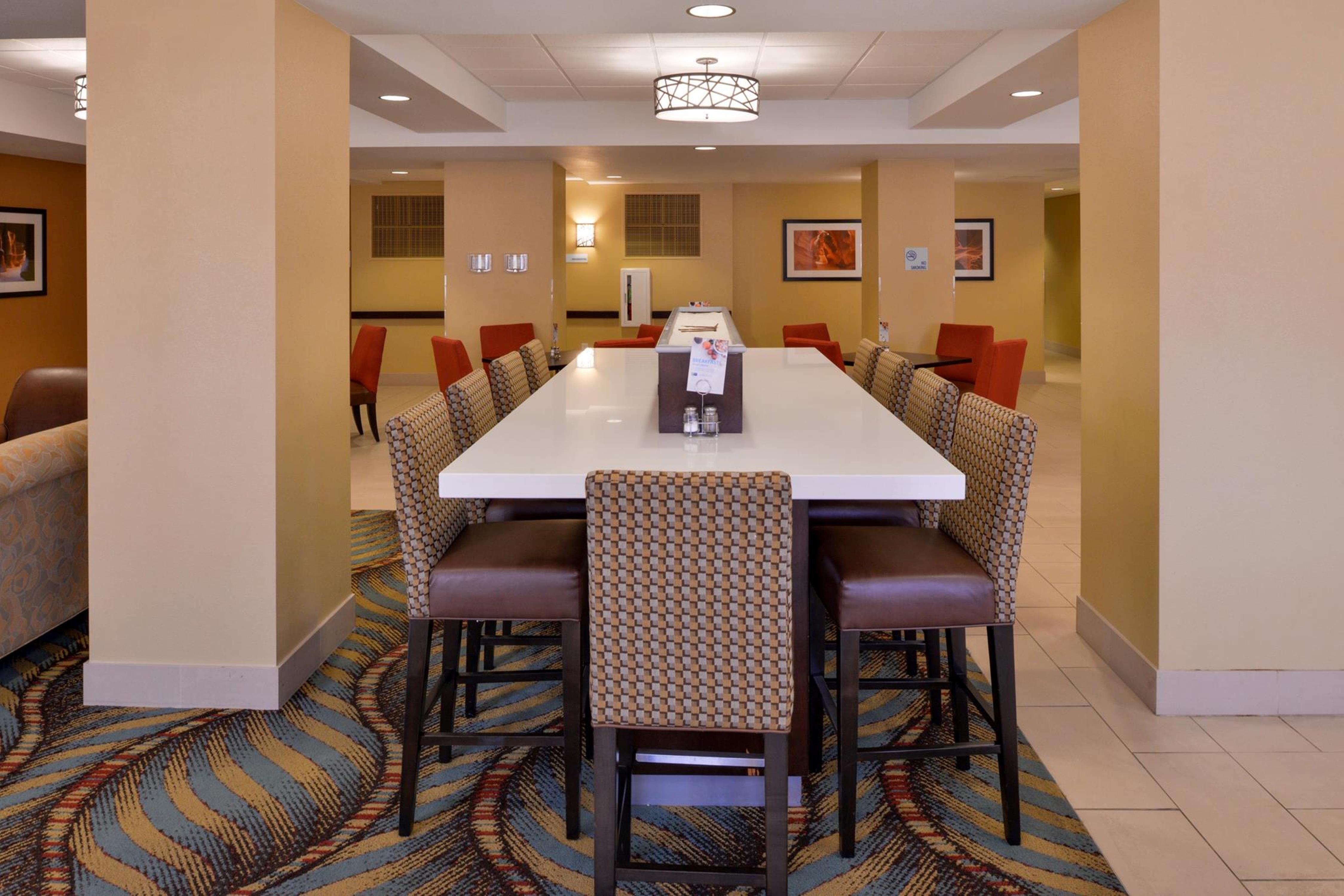 Holiday Inn Express & Suites Page - Lake Powell Area By Ihg Exterior photo